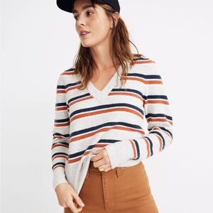 Madewell Striped Westgate V-Neck Sweater in Coziest Yarn in a size Small.
